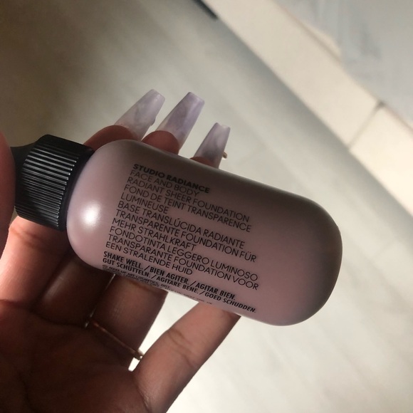 MAC Studio Radiance Face & Body Radiant Sheer Foundation -W8 - Picture 7 of 7